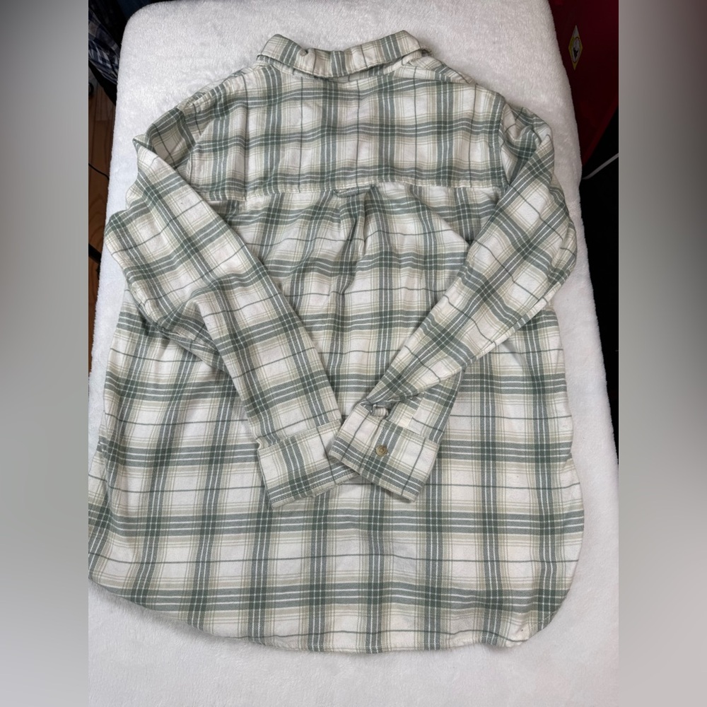 American Eagle Outfitters Plaid Flannel Shirt in Green and White - Picture 4 of 5